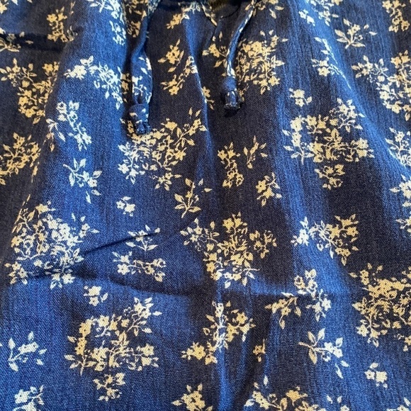 Vintage Havana Blue & White Floral Shirt Size Medium in Like New Condition - Picture 2 of 6